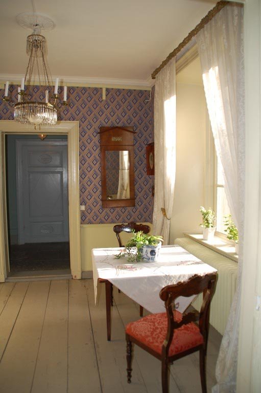 table-retro-villa-house-floor-home-1135411-pxhere.com
